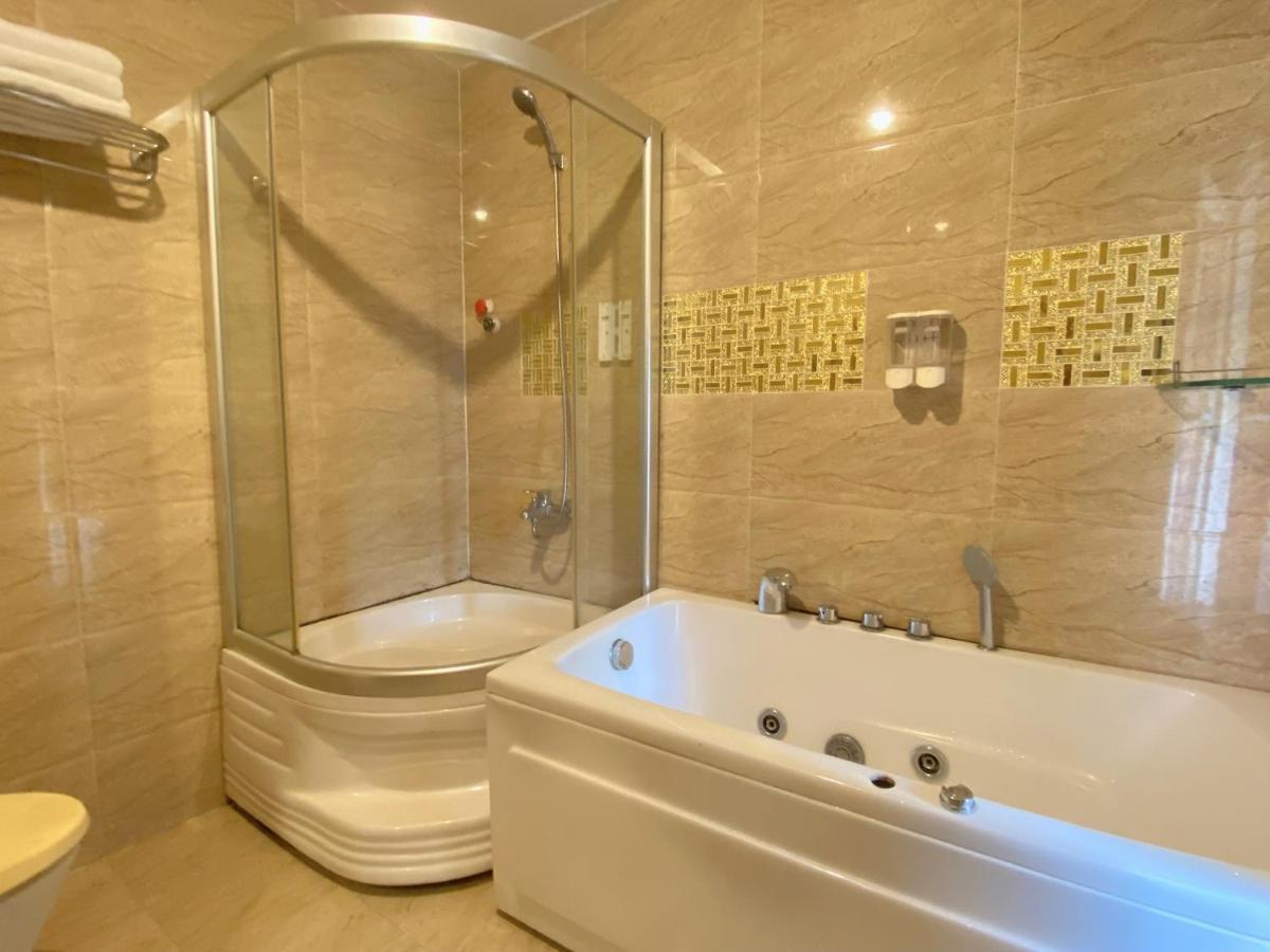 Crowne Bui Vien Hotel Ho Chi Minh City Exterior photo