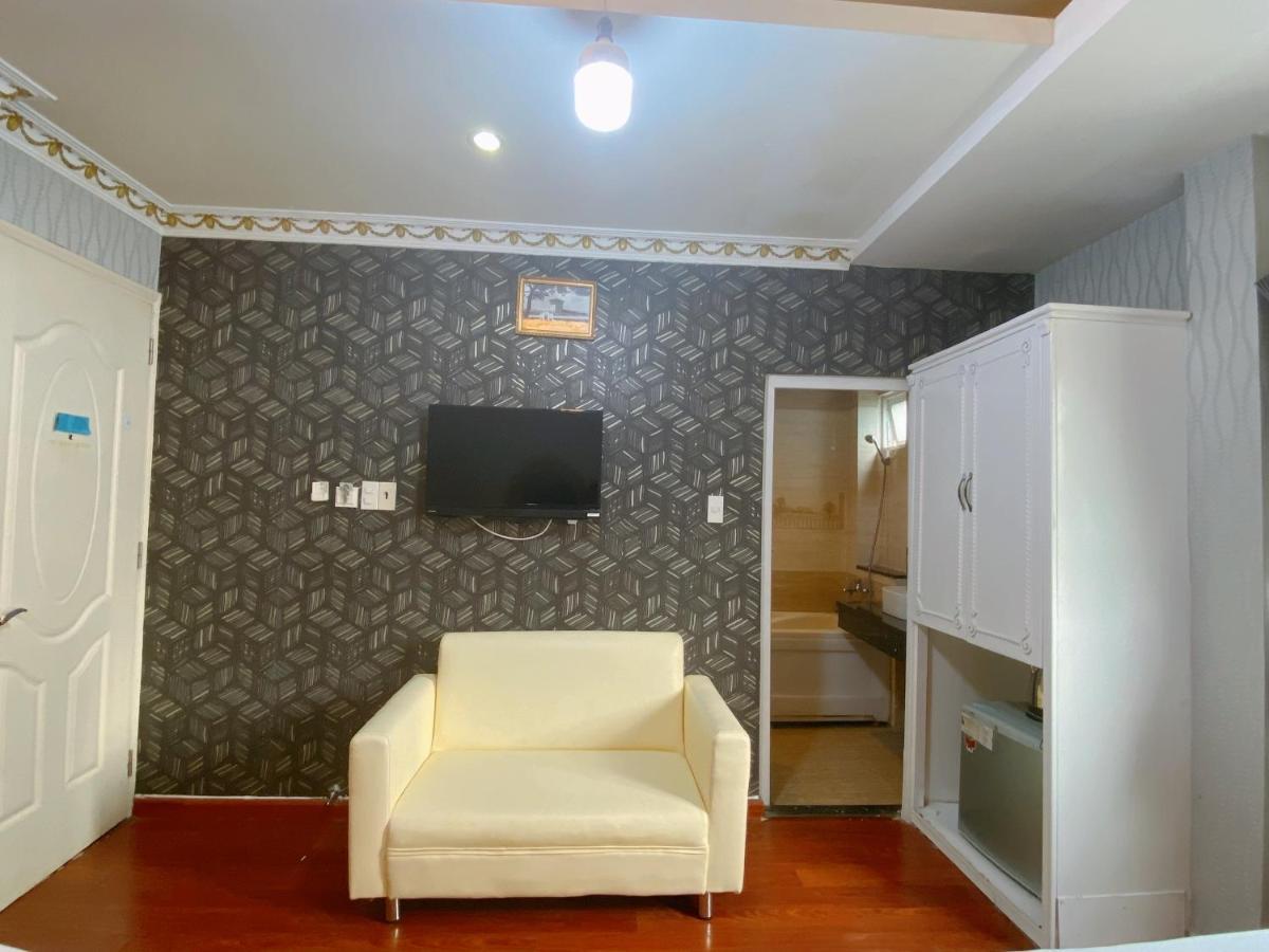 Crowne Bui Vien Hotel Ho Chi Minh City Exterior photo