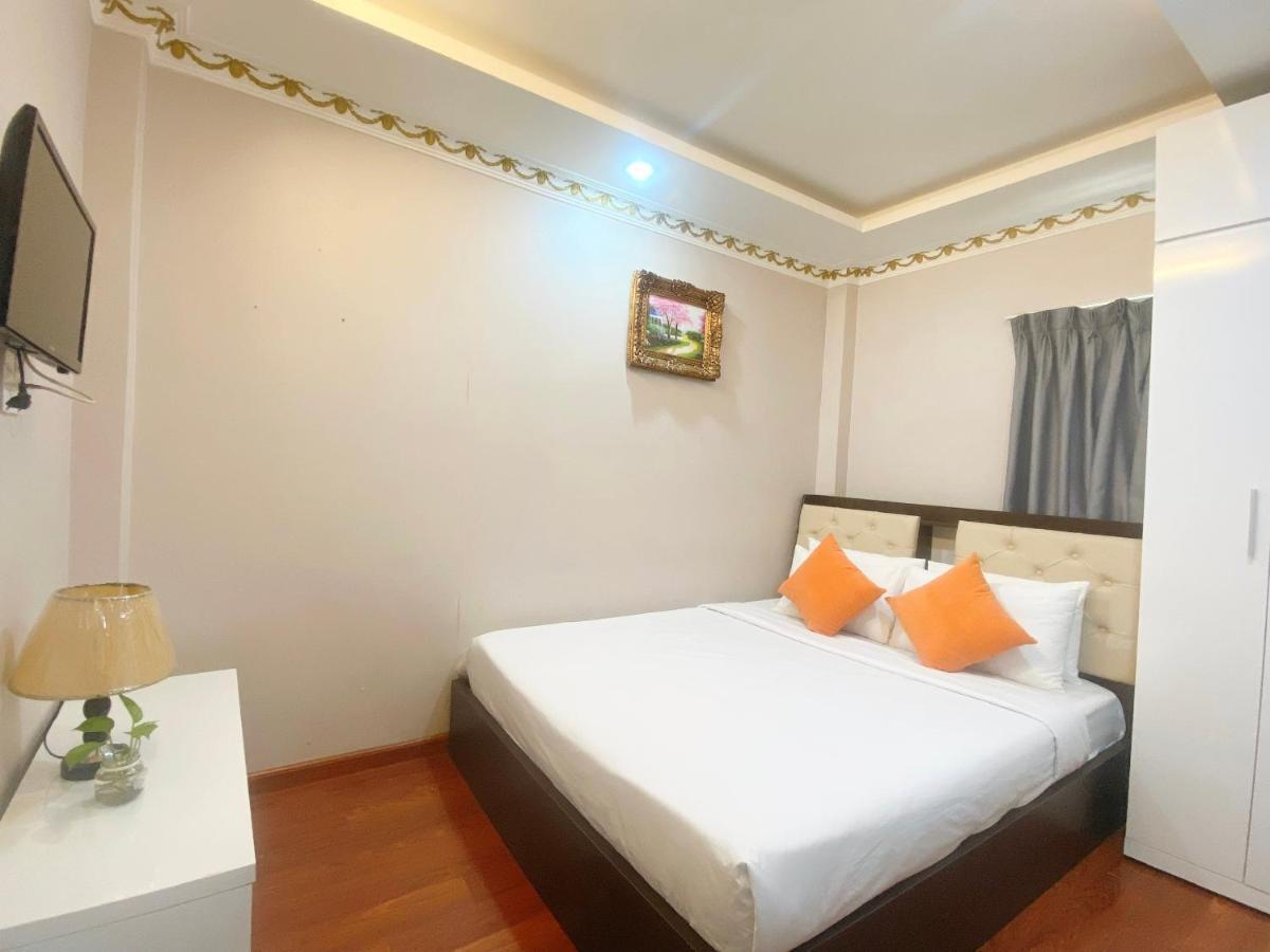 Crowne Bui Vien Hotel Ho Chi Minh City Exterior photo