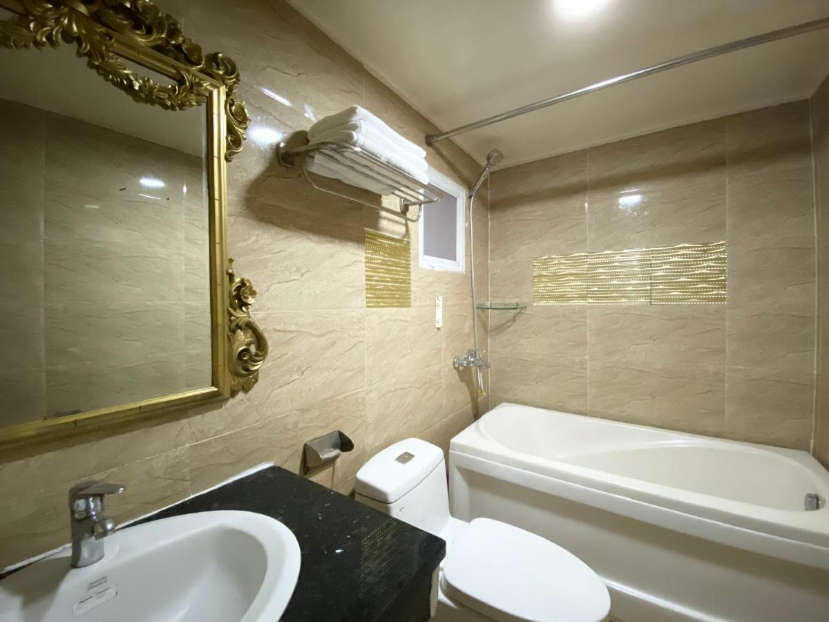 Crowne Bui Vien Hotel Ho Chi Minh City Exterior photo