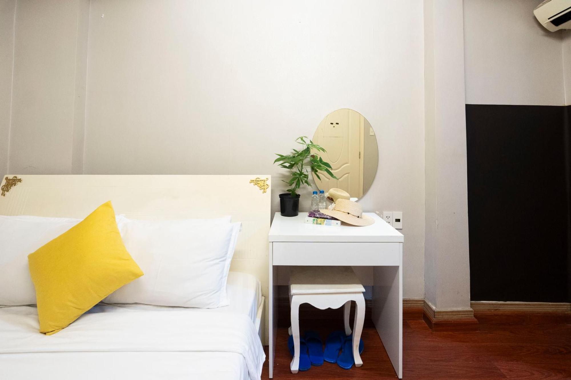 Crowne Bui Vien Hotel Ho Chi Minh City Exterior photo