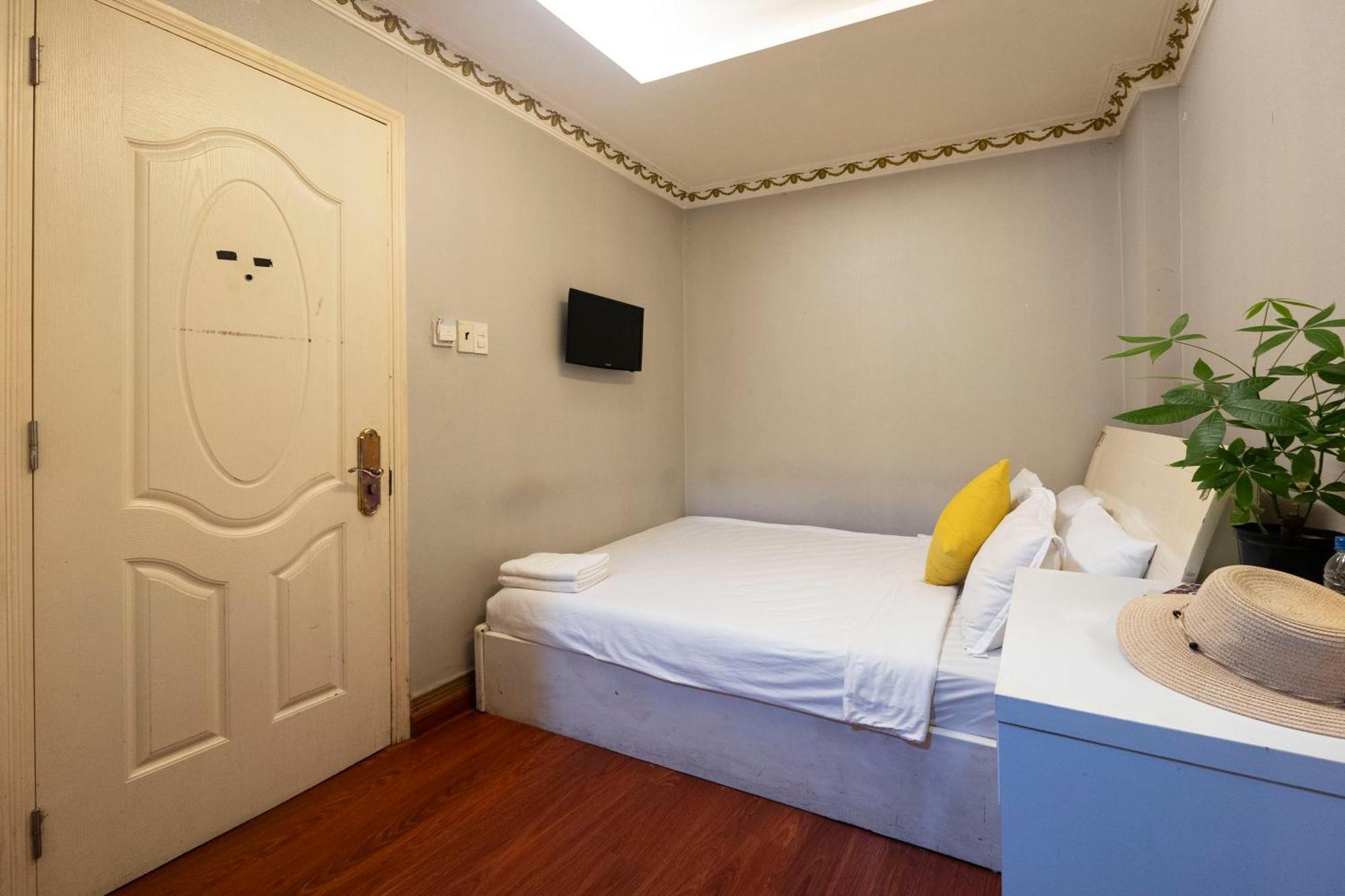 Crowne Bui Vien Hotel Ho Chi Minh City Exterior photo